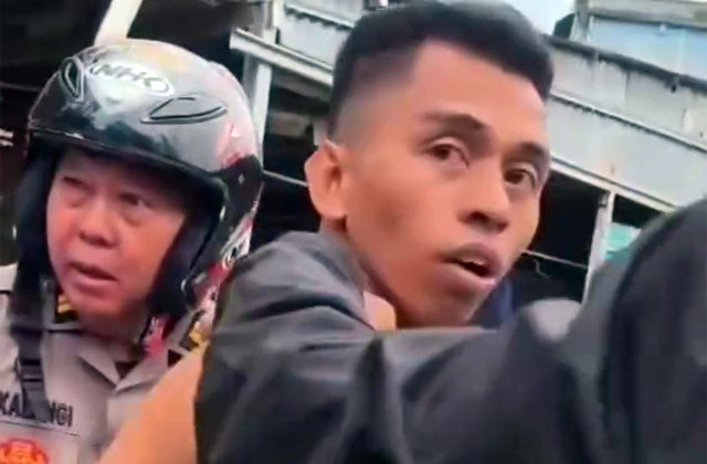 Pelaku pembunuhan pemuda 18 tahun masih mencoba melawan saat akan diamankan polisi. (foto: istimewa)