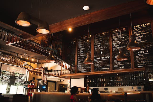 Tempat ngopi di Trawas. Foto hanya ilustrasi bukan sebenarnya. Sumber foto: Pexels/ALLAN FRANCA CARMO