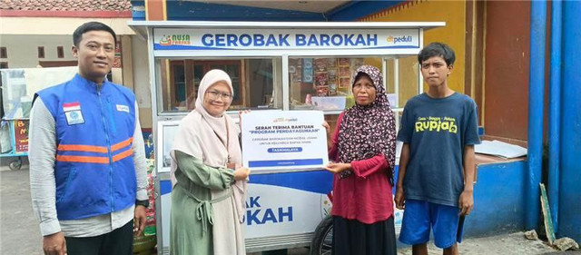 Program Gerobak Barokah DT Peduli untuk Keluarga Bapak Aman (Sumber : DT Peduli)