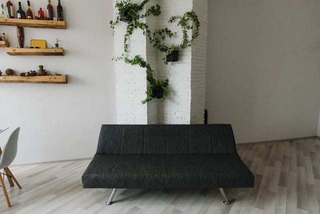 ilustrasi sofa bed terbaik - foto Pexels: Arina Krasnikova