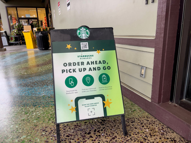 lustrasi starbucks dengan konsep grab and go.  Foto: Shutterstock