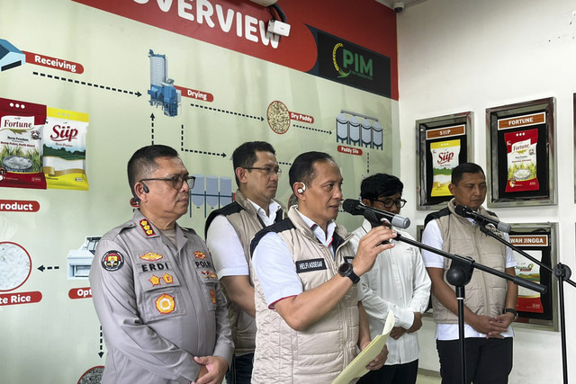 Dirtipideksus Bareskrim Polri, Brigjen Helfi Assegaf di PT Padi Indonesia Maju, Serang, Banten, Rabu (6/8/2025). Foto: Rayyan Farhansyah/kumparan