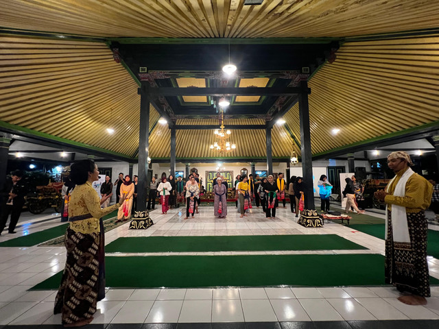 Peserta Selaras yang diselenggarakan oleh Radian Mind and Body Development Center pada Sabtu (2/8) di Ndalem Yudhonegaran, Yogyakarta. Foto: Yusuf Hay/Pandangan Jogja