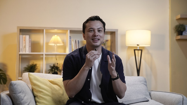 Nicholas Saputra saat berkunjung ke kumparan, Rabu (6/8/2025). Foto: Dicky Adam Sidiq/kumparan