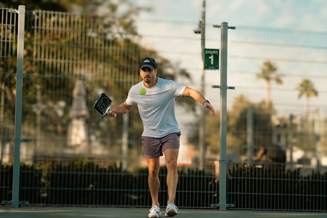 fakta olahraga padel, Photo by Jon Matthews on Unsplash