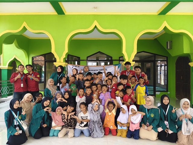 Foto bersama peserta "Pengenalan Bahasa Asing" (Sumber: Pribadi)