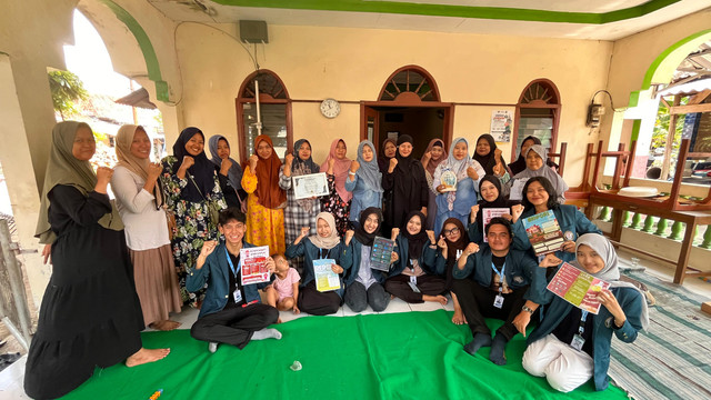 Dokumentasi Bersama Peserta Sosialisasi KKN IDBU 86 Universitas Diponegoro di RW 02 Penggaron Kidul, Semarang.