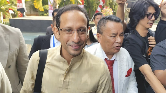 Mantan Menteri Pendidikan, Kebudayaan, Riset, dan Teknologi (Mendikbudristek) 2019-2024 Nadiem Makarim tiba di Gedung Merah Putih KPK, Jakarta, Kamis (7/8/2025). Foto: Jonathan Devin/kumparan