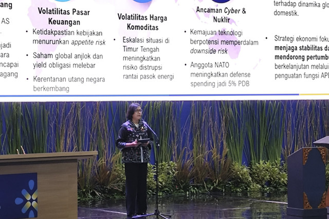 Menteri Keuangan (Menkeu) Sri Mulyani menjadi pembicara pada acara Konvensi Sains dan Teknologi dan Industri Indonesia (KSTI) di Sabuga ITB, Bandung, Kamis (7/8/2025). Foto: Luthfi Humam/kumparan