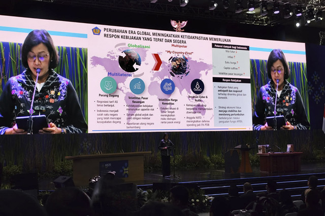 Menteri Keuangan (Menkeu) Sri Mulyani menjadi pembicara pada acara Konvensi Sains dan Teknologi dan Industri Indonesia (KSTI) di Sabuga ITB, Bandung, Kamis (7/8/2025). Foto: Luthfi Humam/kumparan