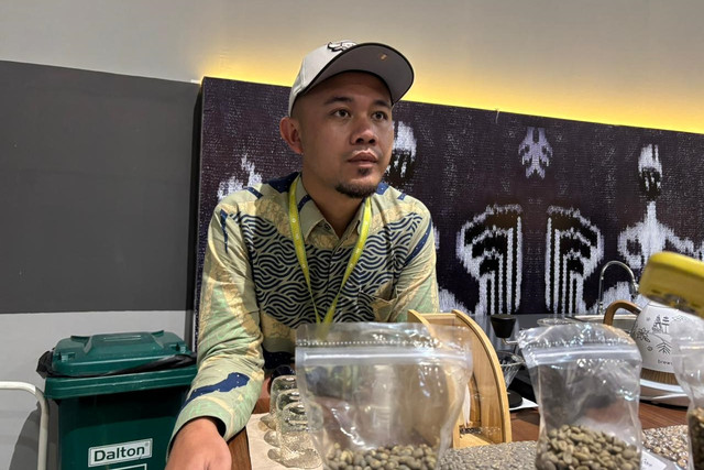 Pemilik Teluk Gayo Coffee Iqbal Aisar dalam acara Karya Kreatif Indonesia, Kamis (7/8/2025). Foto: Ave Airiza Gunanto/kumparan