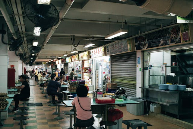Sentra Wisata Kuliner Convention Hall Surabaya. Foto hanya ilustrasi bukan sebenarnya. Sumber foto: Pexels/Ray Hamad