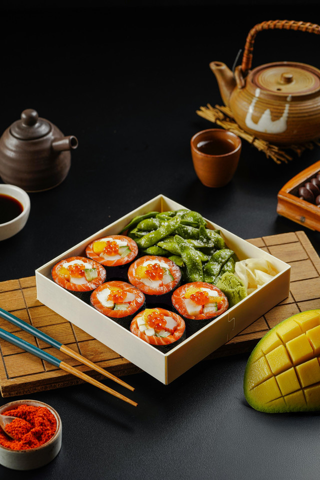 Sushi buah kolaborasi Sushi Hiro X Chalton Ciptadi. Foto: Chalton Ciptadi