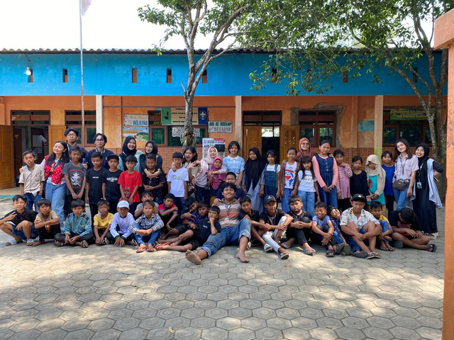 Foto Bersama dengan Siswa-Siswi SDN 03 Subo