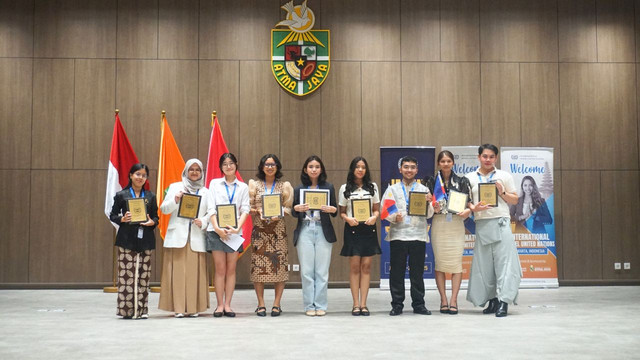 Penerima Penghargaan The Best Delegate (Sumber: Unika Atma Jaya)