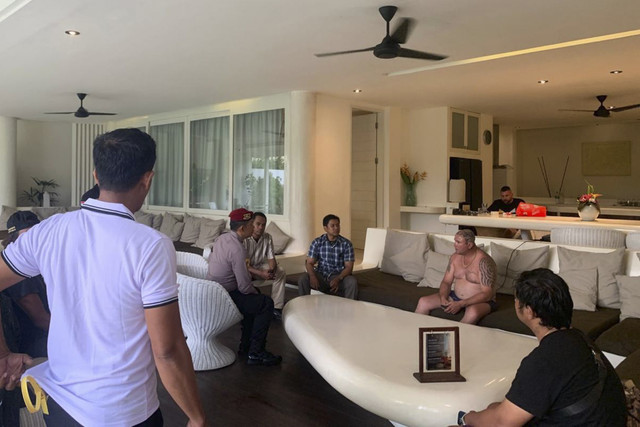 WN Australia WRJ yang mabuk dan bakar mobil warga di Bali. Foto: Dok. Polresta Badung