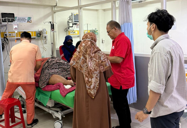 Sarif saat tiba di RSUD Dr. Soewandhie Surabaya. Foto: Dok. RSUD Dr. Soewandhie 