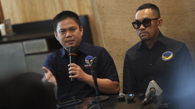 Bupati Kolaka Timur Abdul Azis (kiri) dan Bendahara Umum Partai NasDem Ahmad Sahroni di Kota Makassar, Kamis (7/8/2025). Foto: Dok. Istimewa