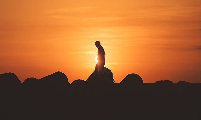 Jadwal dan Niat Puasa Ayyamul Bidh Agustus 2025. Foto Hanya Ilustrasi. Sumber Foto: Unsplash.com/Aziz Acharki