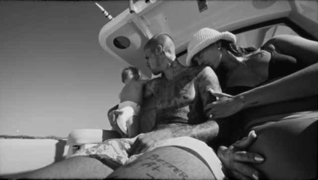 Penampilan anak Justin Bieber di MV Yukon. Foto: YouTube Justin Bieber