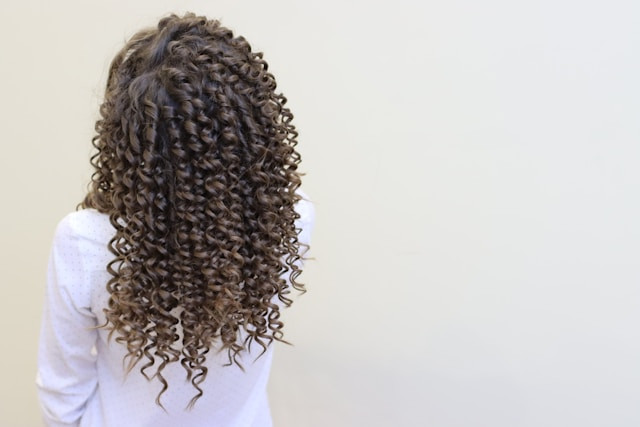 Rekomendasi Sisir Rambut Keriting. Foto adalah ilustrasi. Sumber foto: Unsplash/Irina