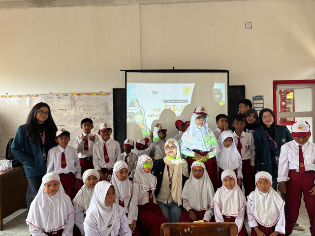Mahasiswa Universitas Brawijaya mengadakan Edukasi Etika Berteknlogi di SD Negeri 2 Wiyurejo.