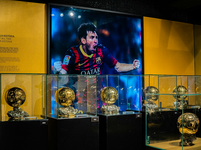 Ilustrasi daftar nominasi Ballon d'Or 2025. Sumber: unsplash.com/TimBernhard.