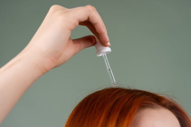 Ilustrasi. Serum rambut untuk rambut kering. Sumber: Pexel / Beyzanur K.
