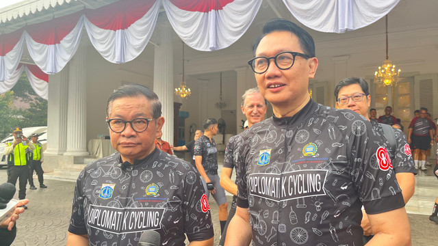 Gubernur DKI Jakarta Pramono Anung dan Wakil Menteri Luar Negeri Arif Havas Oegroseno di Balai Kota DKI Jakarta, Gambir, Jakarta Pusat, Sabtu (9/8/2025). Foto: Nasywa Athifah/kumparan