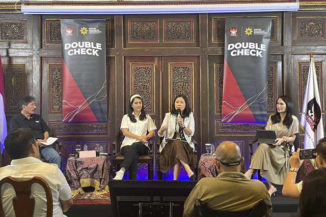 Wamen Dukbangga RI Isyana Bagoes Oka, Wamen PPPA Veronica Tan, dan Tenaga Ahli Utama PCO, Chacha Annisa dalam diskusi Peran Pembangunan Keluarga dalam Menyongsong Indonesia Emas', di Toeti Herati Musem, Jakarta, Sabtu (9/8/2025). Foto: Fadhil Pramudya/kumparan