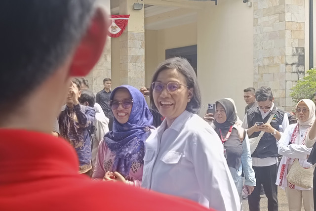 Menteri Keuangan (Menkeu) Sri Mulyani Indrawati, saat meninjau Sekolah Rakyat Menengah Atas 10 Jakarta, di Jakarta Selatan, Sabtu (9/8/2025). Foto: Muhammad Fhandra Hardiyon/kumparan