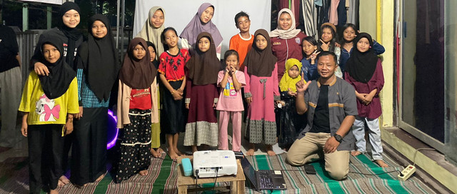 KKM 76 UNIBA Gelar Nobar Film Edukasi Islam di Desa Babakan Jaya