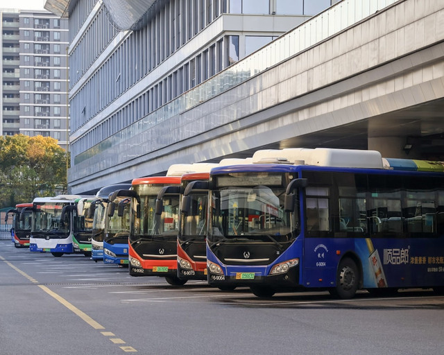 Terminal Bus di Jakarta. Foto hanya sebagai ilustrasi saja, bukan gambar sebenarnya. Sumber: Unsplash/The Transport Enthusiast DC.