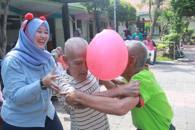 Lomba Agustusan di Griya Wredha Surabaya. Foto: Diskominfo Surabaya