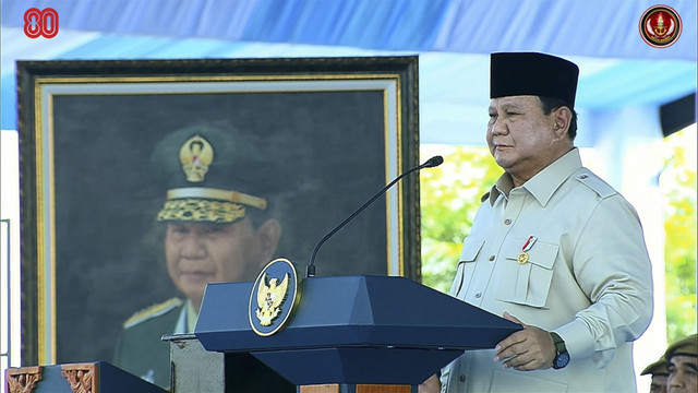 Presiden RI Prabowo Subianto saat Upacara Gelar Pasukan Operasional dan Kehormatan Militer di Pusdiklat Passus Kopassus, Minggu (10/8/2025). Foto: YouTube/ Puspen TNI
