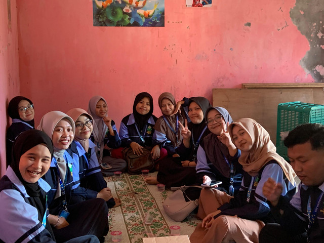 Dukung UMKM Pangan, Mahasiswa KKN UIN Walisongo Kunjungi Produksi Tempe