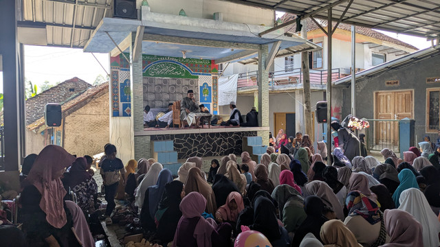 Sinergi KKN ITG dan Masyarakat dalam Kegiatan MUID Desa Cisurupan