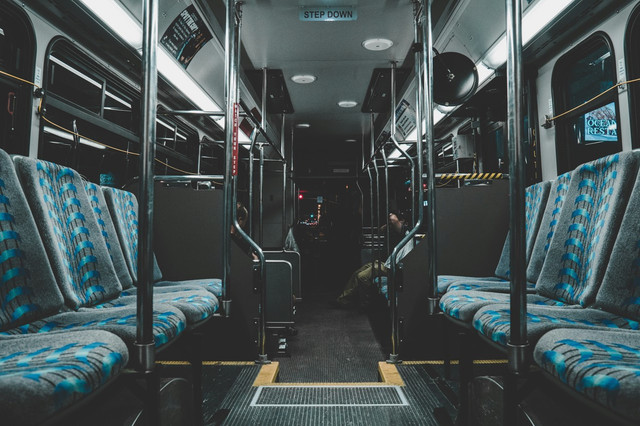 Jadwal bus Efisiensi Semarang Purwokerto. Foto hanya ilustrasi, bukan tempat yang sebenarnya. Sumber: Unsplash/Matteo Bernardis