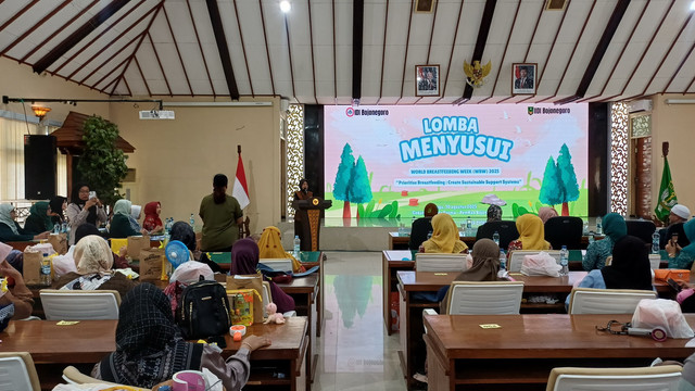 Wakil Bupati Bojonegoro, Nurul Azizah, saat beri sambutan dalam Lomba Menyusui di Gedung Angling Dharma Pemkab Bojonegoro. Minggu (10/08/2025). (Aset: Istimewa)