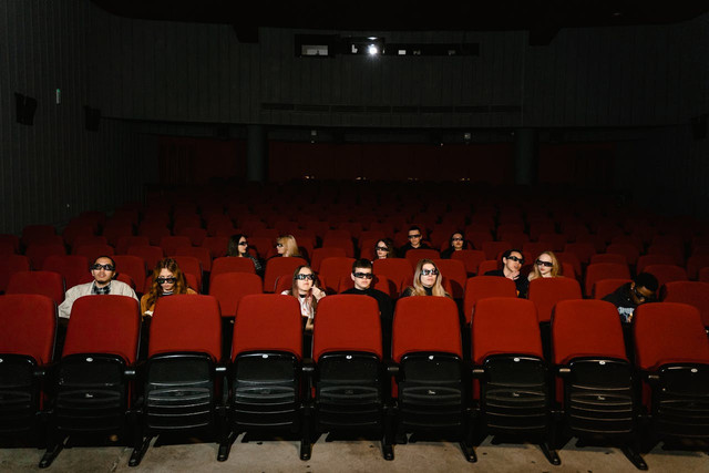 Perbedaan Starium vs IMAX. (Foto hanya ilustrasi, bukan tempat yang sebenarnya). Sumber: Pexels/Tima Miroshnichenko.