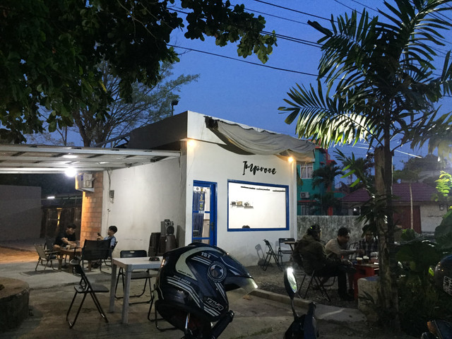 Kedai kopi Improve yang berada tepat di depan GPIB Immanuel Palembang/Anyelir. 