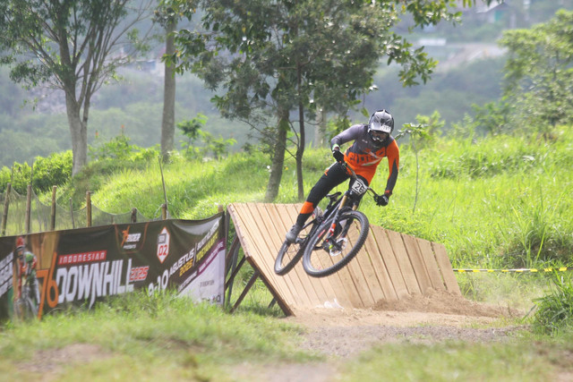 Kejuaraan 76 Indonesia Downhill 2025 di Bukit Klangon, Yogyakarta Foto: Dok. 76 Indonesian Downhill