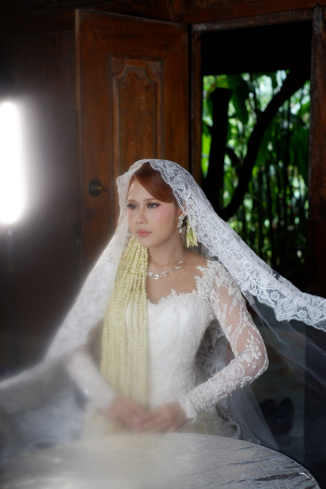 Tampilan Nadin Amizah saat akad nikah. Foto: Wiranti Kurnia