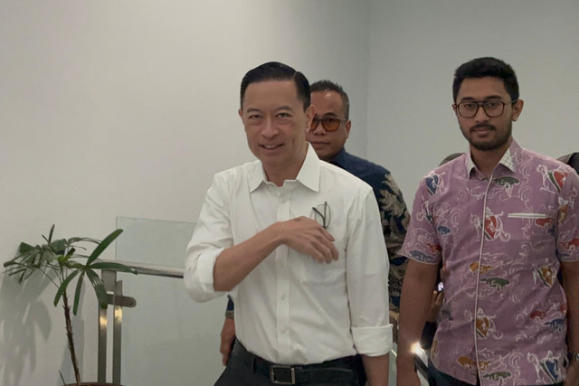 Mantan Mendag Thomas Trikasih Lembong atau Tom Lembong datang ke Komisi Yudisial untuk audiensi mengenai laporannya terhadap majelis hakim perkara dugaan korupsi importasi gula pada Senin (11/8/2025). Foto: Abid Raihan/kumparan