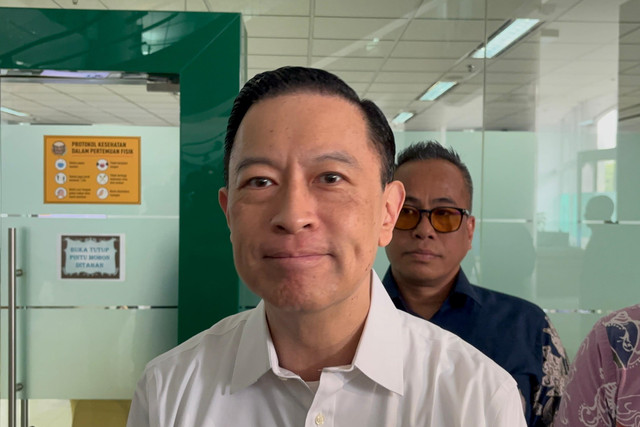 Mantan Mendag Thomas Trikasih Lembong atau Tom Lembong datang ke Komisi Yudisial untuk audiensi mengenai laporannya terhadap majelis hakim perkara dugaan korupsi importasi gula pada Senin (11/8/2025). Foto: Abid Raihan/kumparan