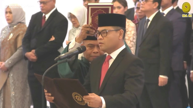 Pelantikan dan pengucapan sumpah jabatan Deputi Gubernur BI periode 2025-2030 Ricky Perdana Gozali. Foto: Youtube/ Bank Indonesia