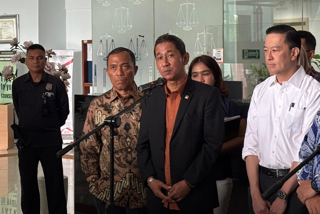Jubir Komisi Yudisial (KY) Mukti Fajar Nur Dewata memberikan keterangan pers audiensi Tom Lembon dan Komisi Yudisial, Senin (11/8/2025). Foto: Abid Raihan/kumparan