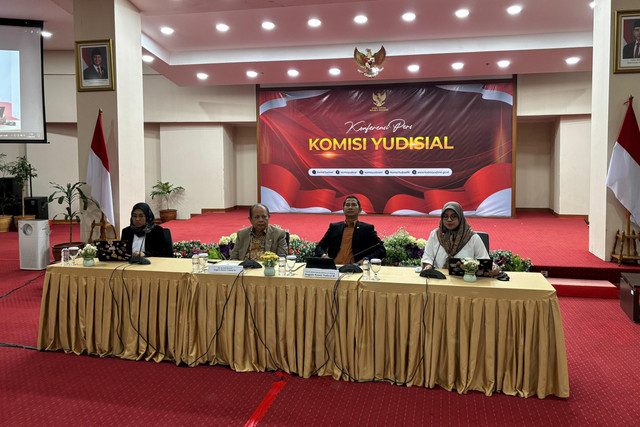 Pengumuman 13 Calon Hakim Agung dan 3 Calon Hakim Ad Hoc HAM di MA oleh Komisi Yudisial, Senin (11/8/2025). Foto: Abid Raihan/kumparan