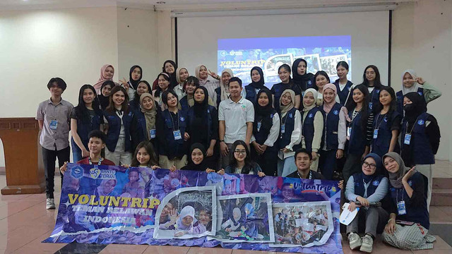 Foto bersama selesai acara Voluntrip Pawara. Pict by: Medinfo TRI Jakarta