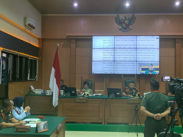 Kopda Bazarsah saat menerima vonis hukuman mati karena terbukti menembak mati tiga anggota Polri di Kabupaten Way Kanan, Lampung terkait kasus judi sabung ayam. Foto : Abdullah Toriq/Urban Id